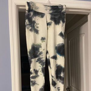 white leggings w blue and gray tie dye